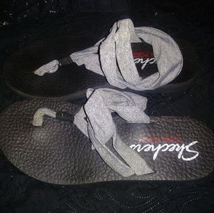 Skechers Yoga foam sandals